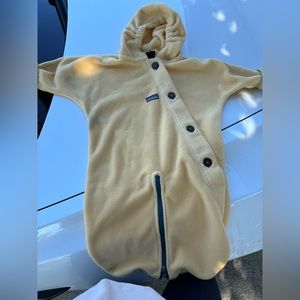 Patagonia fleece baby bunting hooded snow or cold conditions size Large